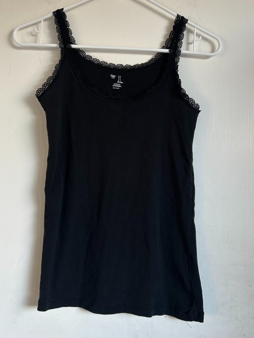 Gap - Black Scalloped Lace Cami